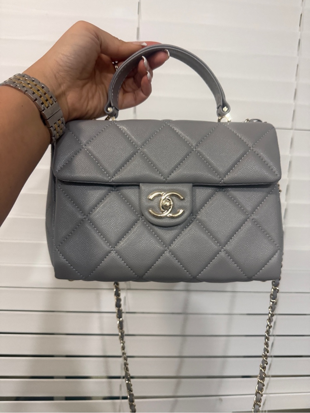 Beautiful Quilted Top-Handle Shoulder Bag in Gray